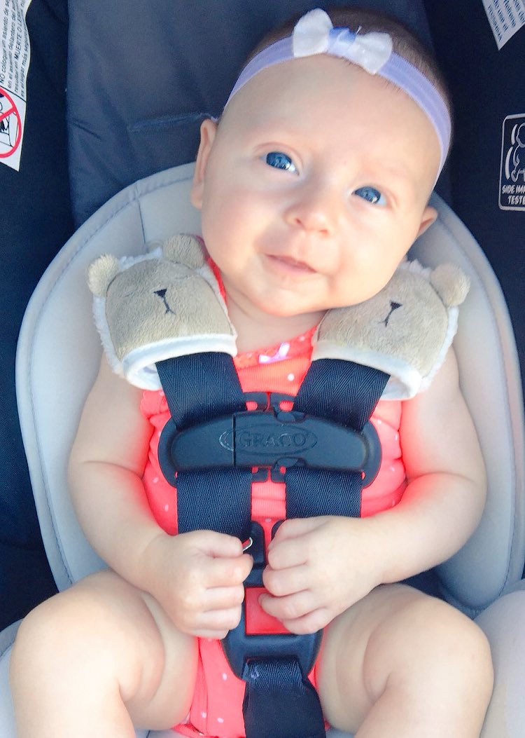 BrinaaMarieee's tweet photo. Thank goodness daddy's genes are strong #blueeyebaby https://t.co/TYtF2kXejq