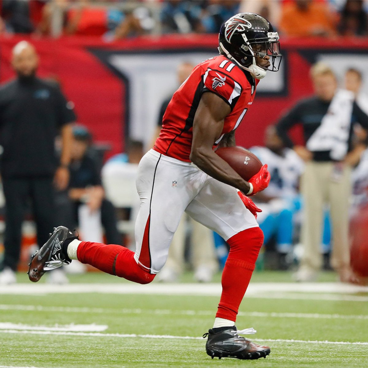 howtheprosroll's tweet photo. .@juliojones_11 becomes only the 6th WR with 💯💯💯 yards in game, and first Falcon EVER! @uafootball Mercenary II PEs, Swarm IIs #atl #NFL https://t.co/AIUHLjv9DY