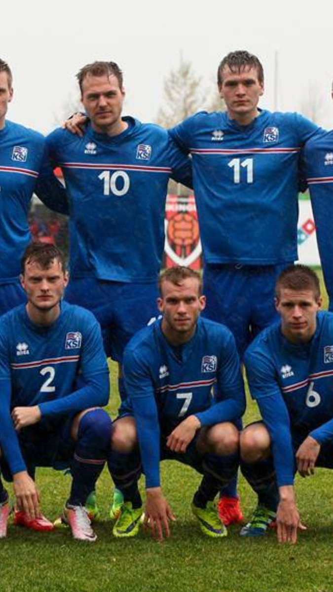 aevaringi's tweet photo. Elska rigninguna. Hún gerir svo mikið fyrir hárið mitt! https://t.co/O6FdAQwwsI