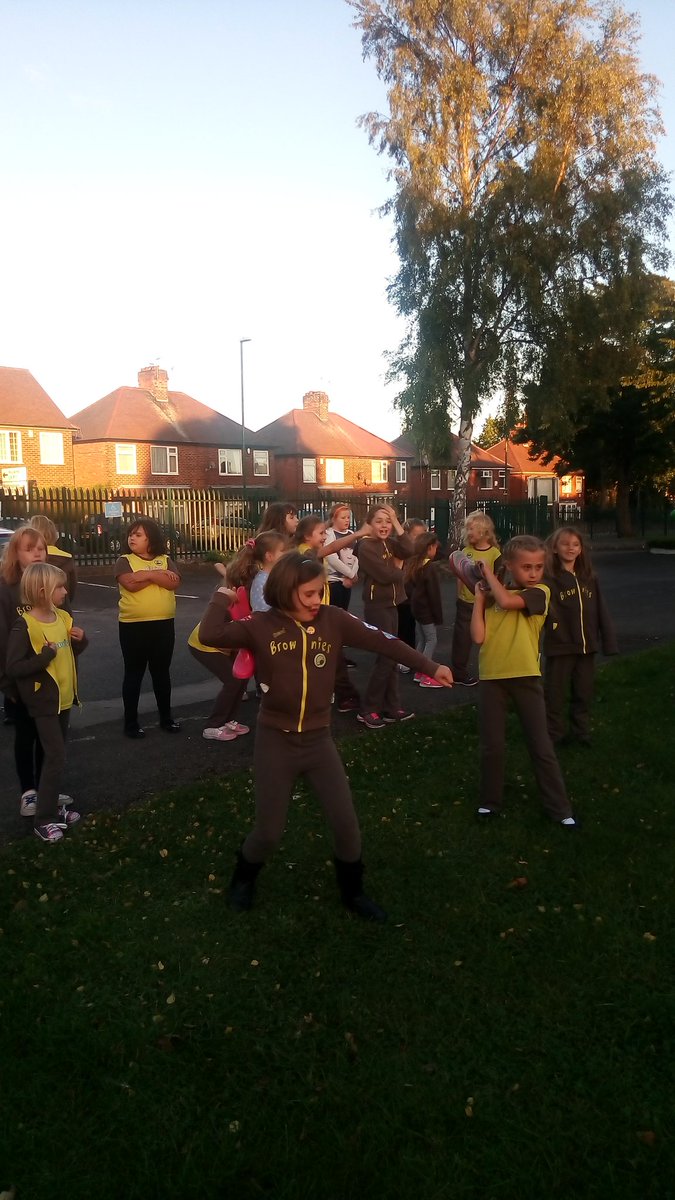 juliebentley's tweet photo. Spent tonight with 104 Nottingham Brownies doing crazy Olympics. We are welly wanging!!! https://t.co/mPHfLToDxw