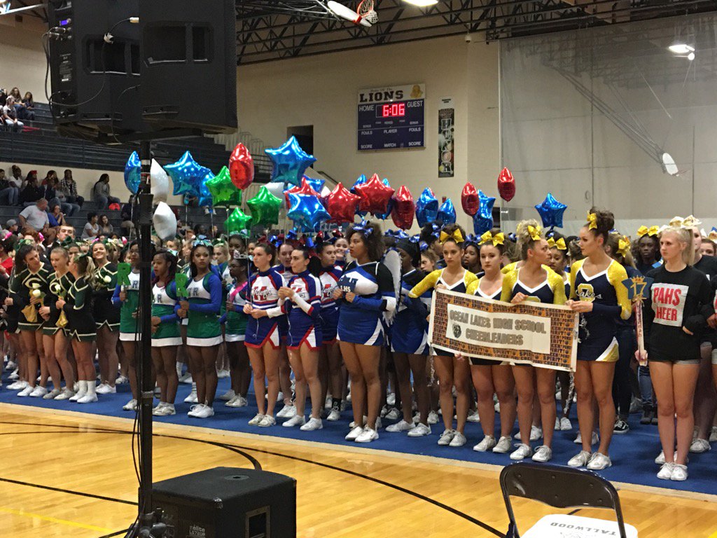 ThsLion's tweet photo. Beach District Cheer at the Home of the Lions https://t.co/1rLOMRAiVW