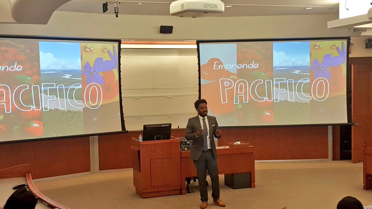 EddiXavierMarce's tweet photo. Presentando en #ILG2016 @GeorgetownLatAm la iniciativa #EmprendePacífico como modelo de desarrollo y transformación  Local en la region. https://t.co/mW0B3PpsWf