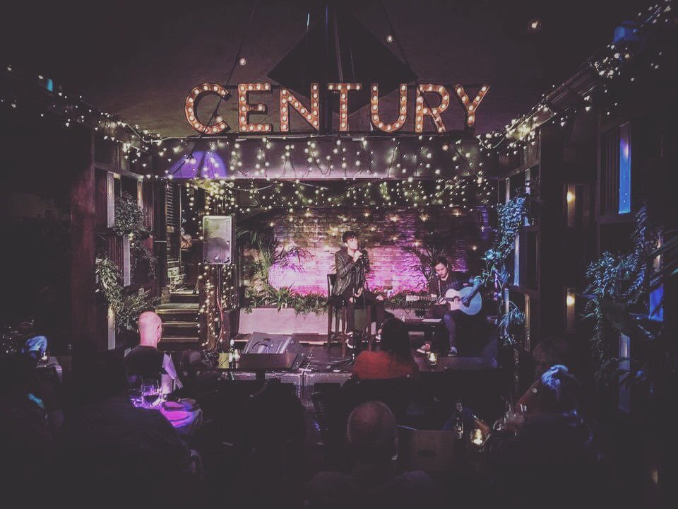 Had an amazing time performing at @CenturySoho tonight! Most fun I've had in a while 😁 Also look at how pretty it was 😍