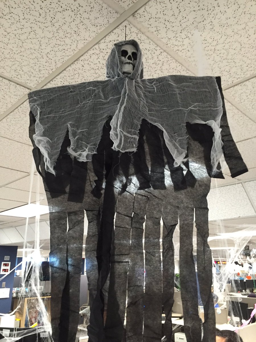 kels_andrade's tweet photo. Team Andrade selling tickets for our Haunted House! Enter at your own risk! https://t.co/6DI9jL4QT2