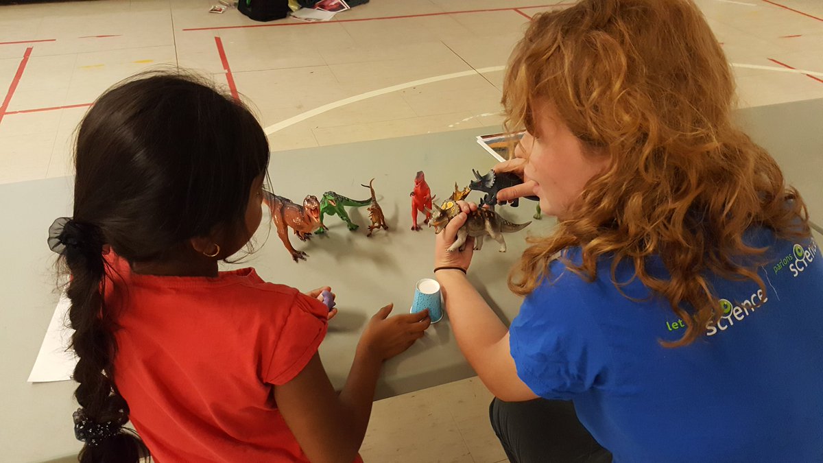 ftowerexcel's tweet photo. Thanks to Kaitlin from @LetsTalkScience at DAL for teaching us all about dinosaurs today! #ScienceMatters #dynamicdinos @EXCELHRSB @Dalnews https://t.co/KwFXgs7T8f