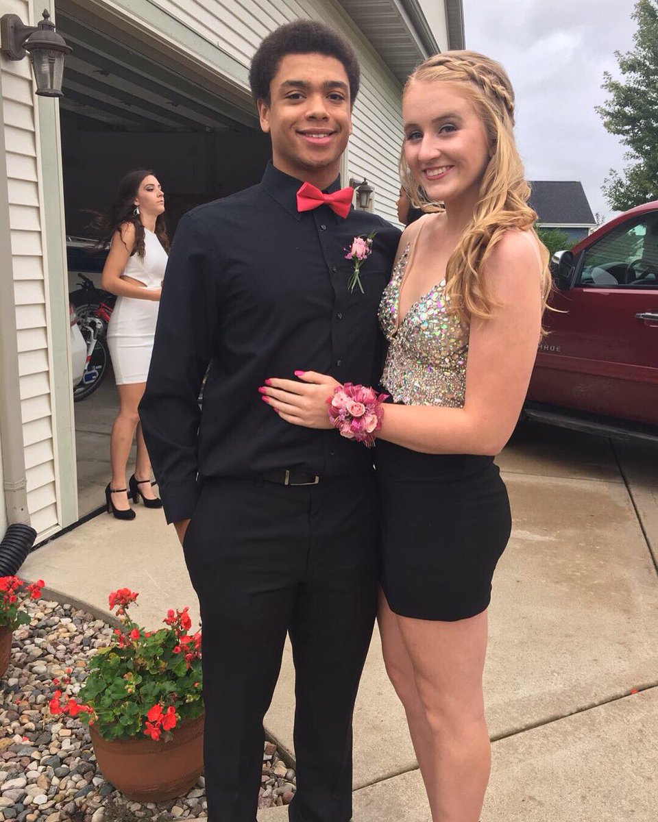 pageantplanet's tweet photo. Homecoming Edition: HIT or MISS? Submit yours using #PageantPlanetHOCO https://t.co/aobV4ym8K0