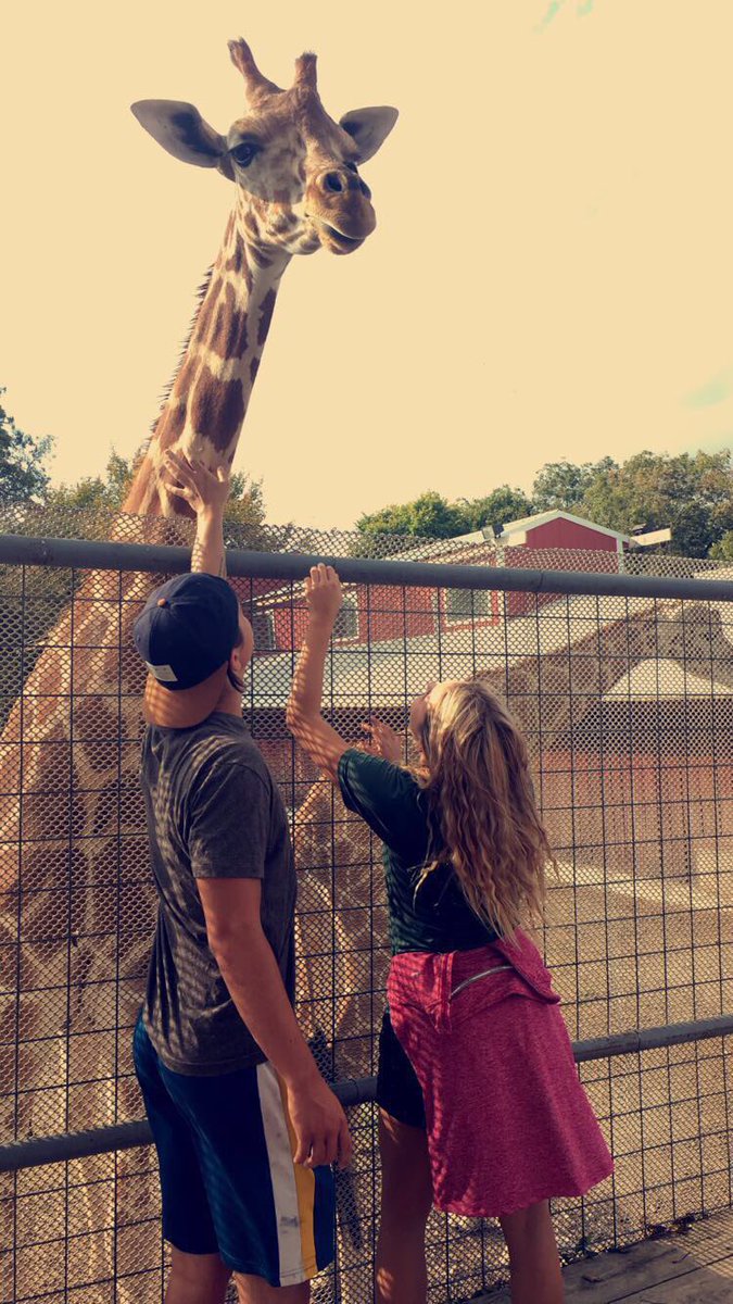 MadelineKayB's tweet photo. Thankful to have a boyfriend who drives 3 hours without telling me where we are going. Then we pull up to Gentry Zoo!! 😍😍😍 @markgbaker2_0 https://t.co/uhkIv50R0t