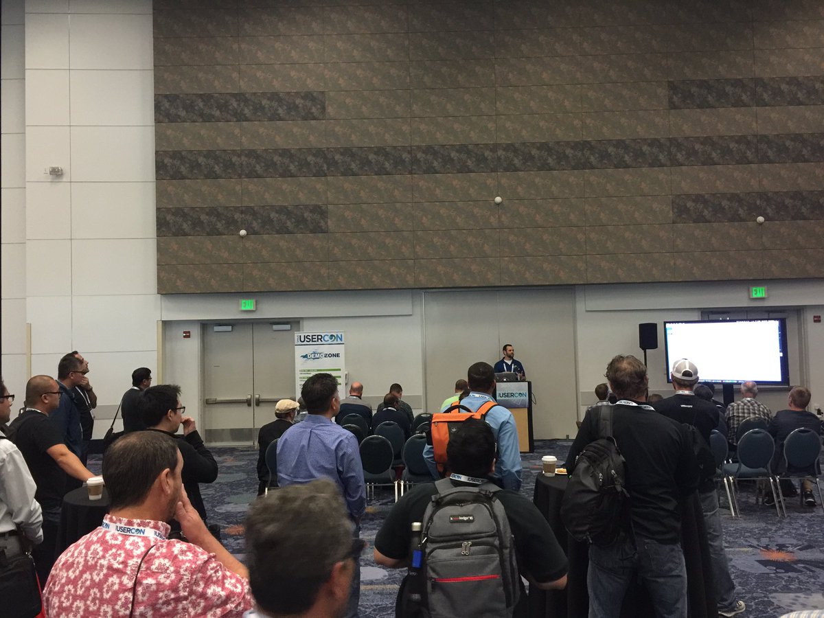 LosAngelesVMUG's tweet photo. Another great #vBrownbags session with @vCarbs_  #SoCalVMUG #vBrownbags #vmware #vmug https://t.co/kj8aZcueEt