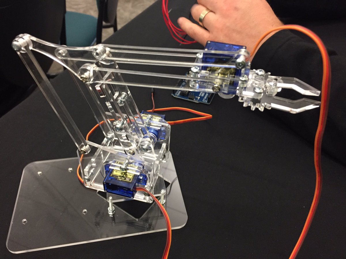 Kei te ako mātou me pēwhea te hanga ringa karetao #uAko16 #ulearn16 #tereo