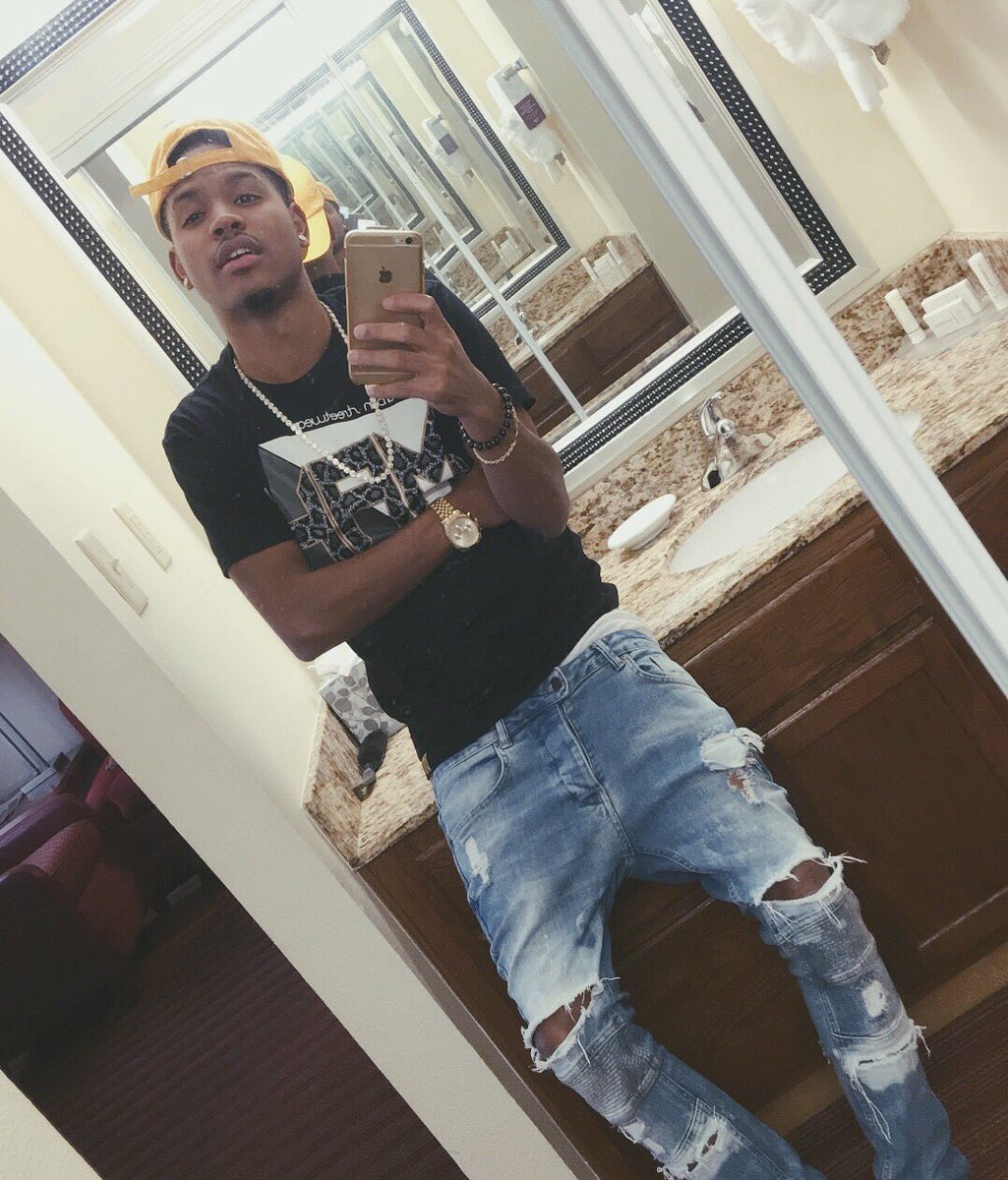 Miss_Jas1996's tweet photo. I love you, @Malachiae 😍😍😍
P.S. y'all need to listen to his music, like frrr. https://t.co/iTzTNqD1f8
