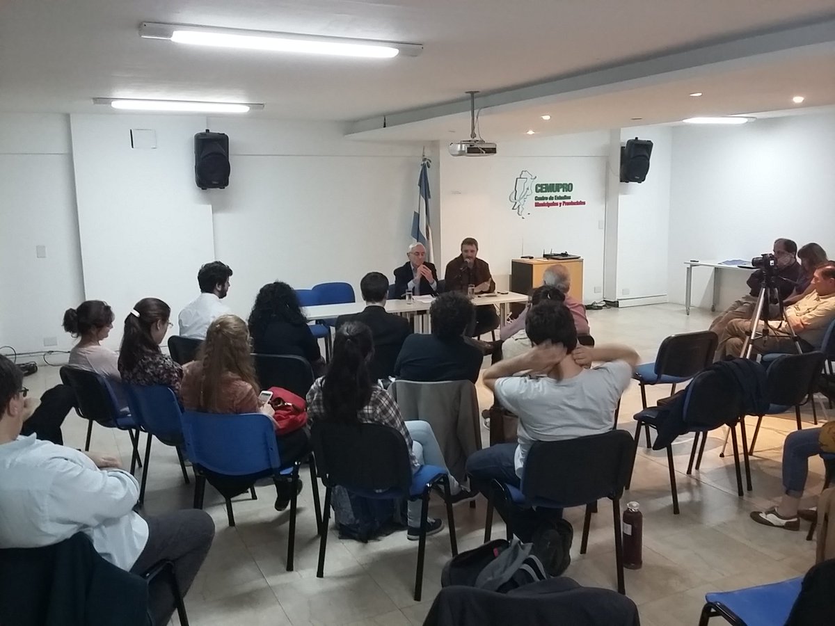 jczabalza's tweet photo. #Ahora en charla sobre desafios y perspectivas de la izquierda democratica junto a compañeros socialistas de Cap Fed https://t.co/sROEGggpMR