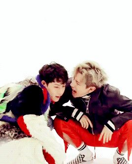 choisnberry's tweet photo. 🍯 - A inocência fala mais alto e a hierarquia some, deixando apenas crianças carinhosas

#HAPPYJOOHEONDAY 
#HBHONEY https://t.co/WQis7eu9Jl