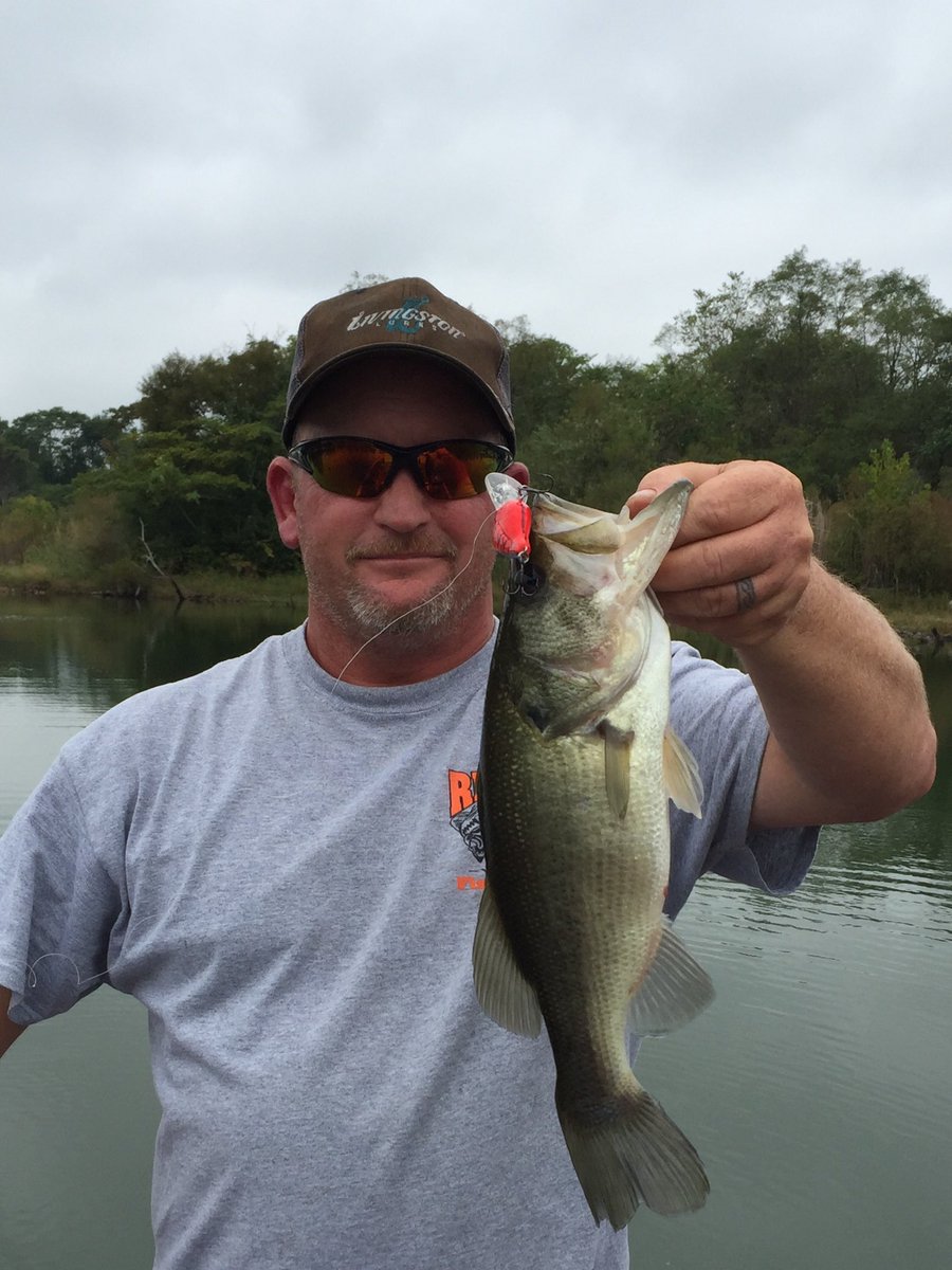 riversofashdave's tweet photo. Jacked a bunch last weekend on the @LivingstonLures FlatMaster Gotta love a good crankbait bite!! #FishCatchingMachine #EBS https://t.co/a25zw6tcSy