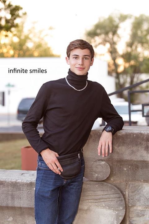 big_mirm's tweet photo. This is one of my brother's actual senior pictures and I've never been prouder @TheRock https://t.co/yXzUePuiEC