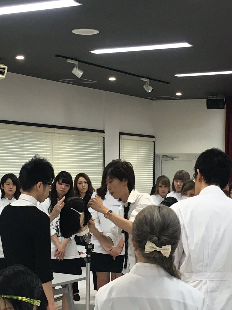 鹿児島県理容美容専門学校 Ribi En Twitter 願書受付開始です O 写真はヴィダルサスーン認定サロンオーナー南さんから学ぶカット講習 鹿児島県理容美容専門学校 美容 メイク ネイル エステ 理容