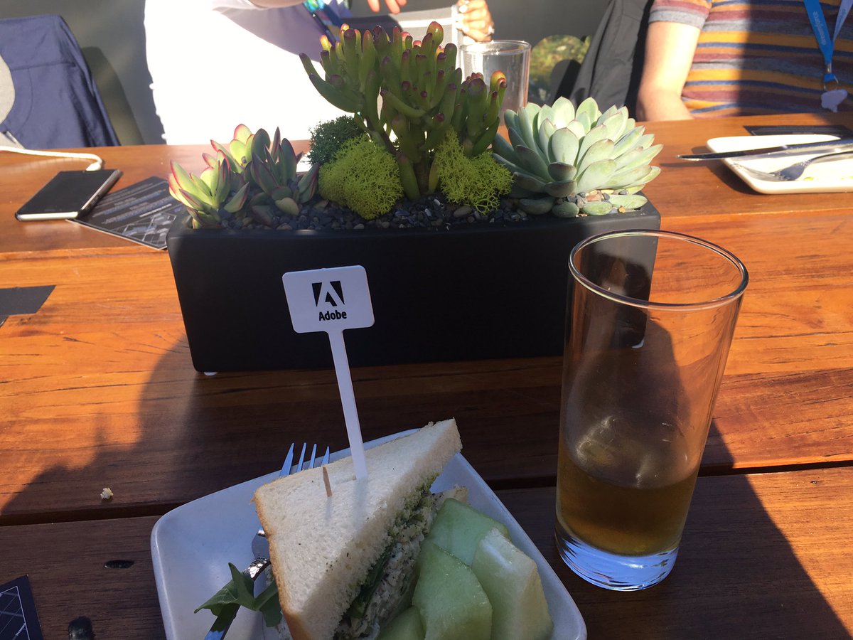 BasiaSolek's tweet photo. Thanks for the tea and afternoon snack @Adobe. #AdobeSignContest #DF16 https://t.co/mAKXADjXSd