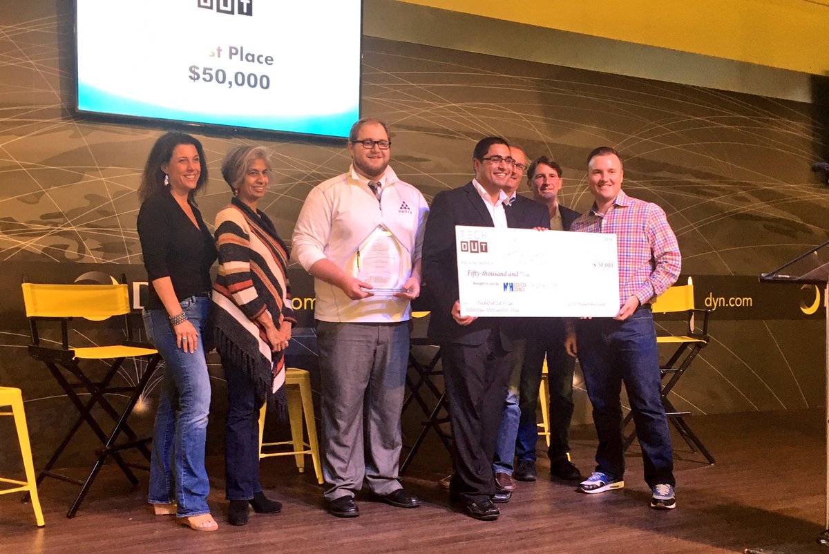 lizesc's tweet image. Presenting first place winner @DiscovrYourPath for #techout16 @NHHTC