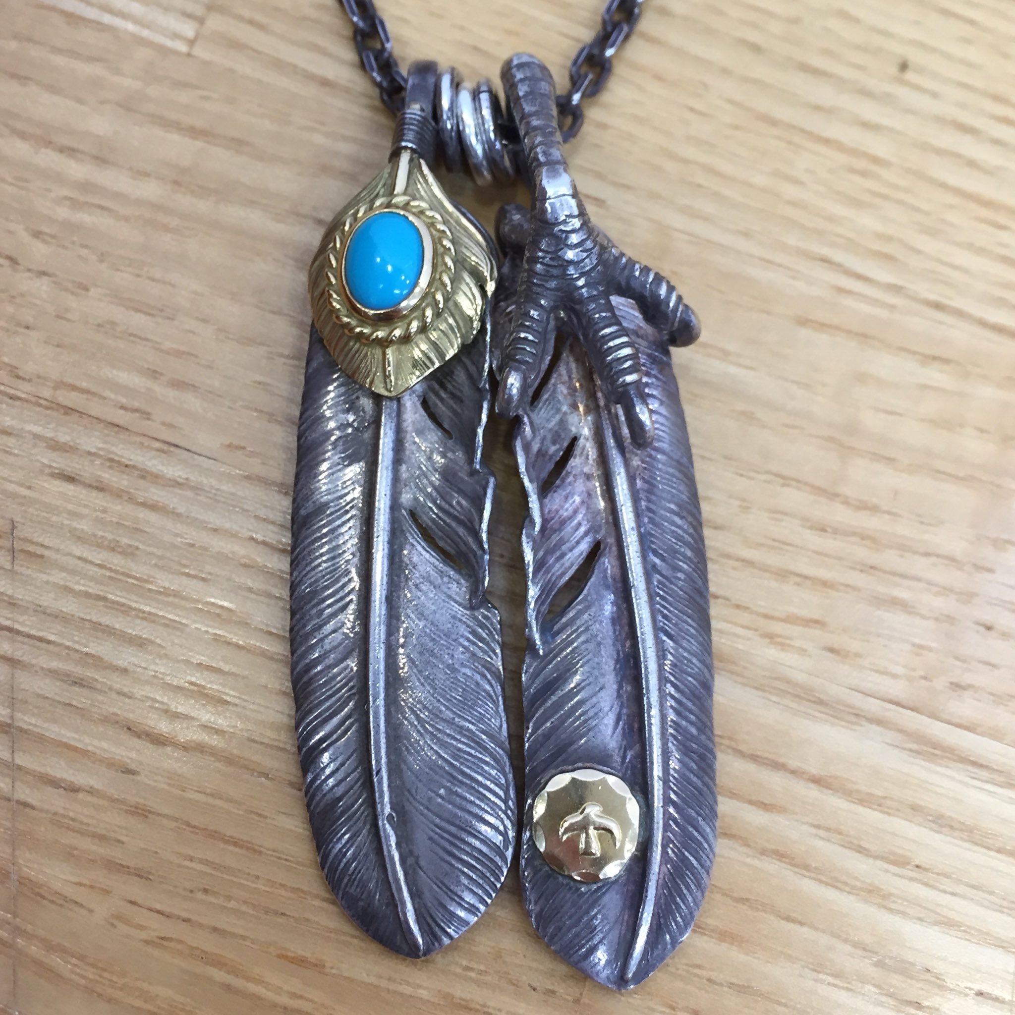 ゴローズ 銀爪特大フェザーk18メタル付き 右向き ネックレストップ 特大