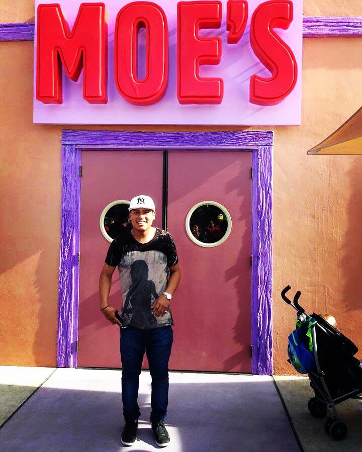 FrancoZetaOk's tweet photo. Sonó sonó sonó.. Me llaman del Bar de:👇🎵🍺🙄 #LindoRecuerdo #Tour2013 #USA #PintóUnaBienFria 😜 https://t.co/cPfmPEi8Ah