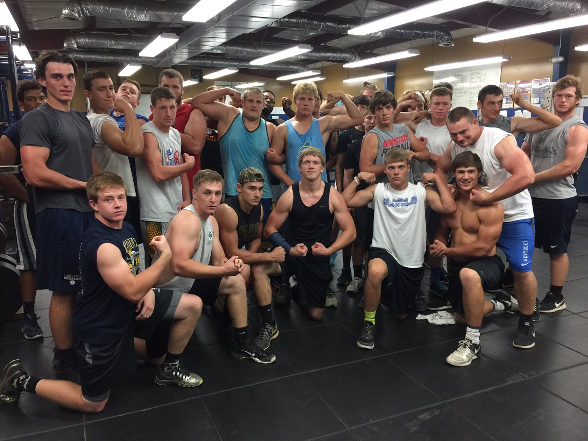 coachach's tweet photo. Gun show Wednesday! #swolfosho #beatpick https://t.co/4bNBJ3QTUd