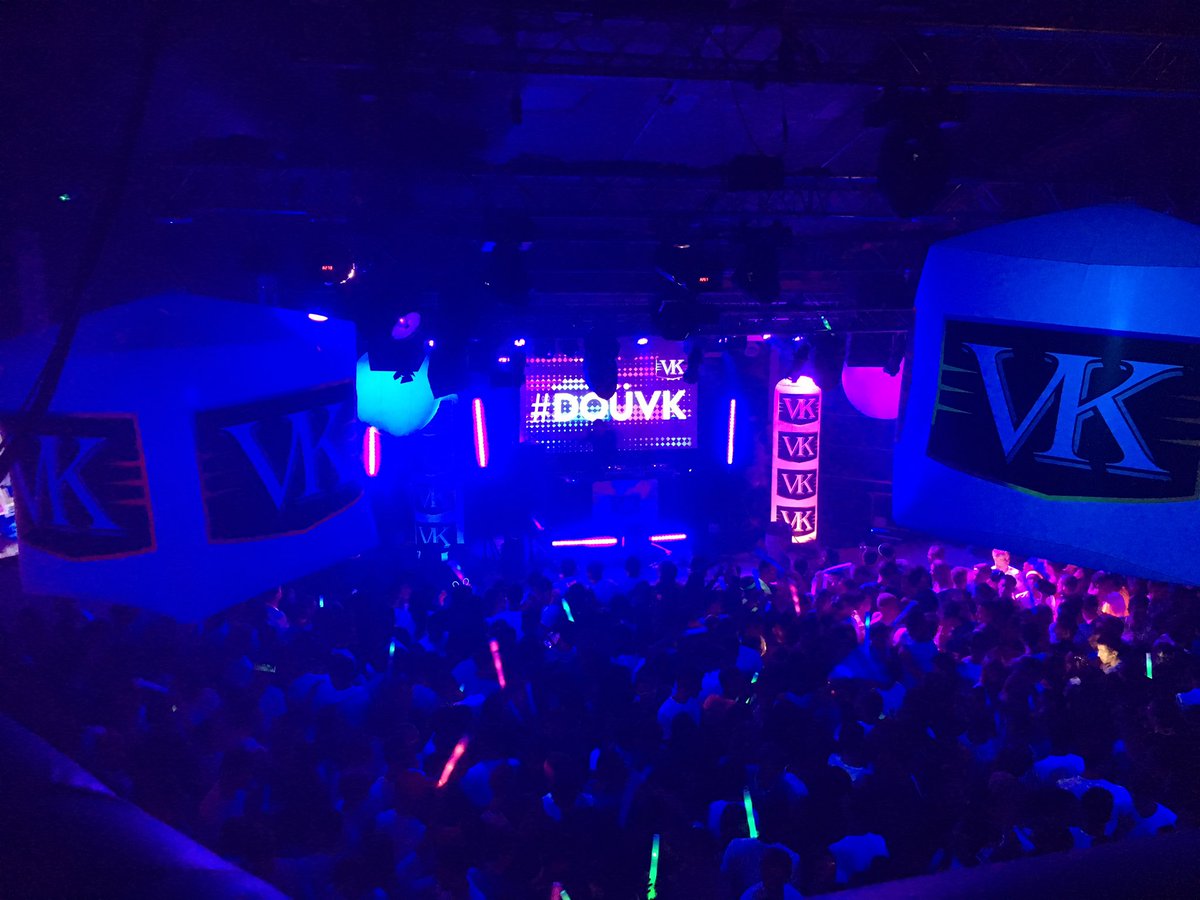 LSUNights's tweet photo. Some incredible scenes tonight @LoughboroughSU a massive thanks to @vk_official for a great Paint Party #heyewe #DoUVK #LSUFreshers16 https://t.co/Era9wboxGk