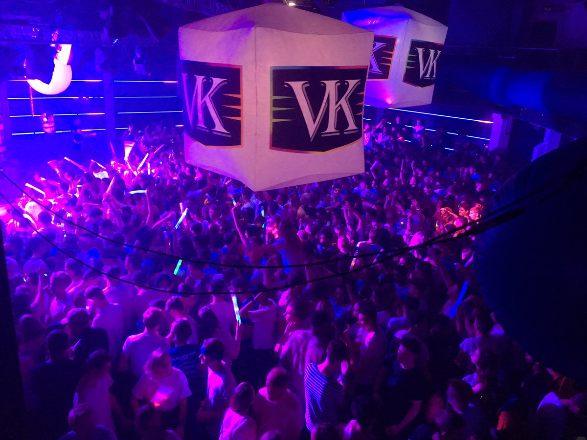 LSUNights's tweet photo. Some incredible scenes tonight @LoughboroughSU a massive thanks to @vk_official for a great Paint Party #heyewe #DoUVK #LSUFreshers16 https://t.co/Era9wboxGk