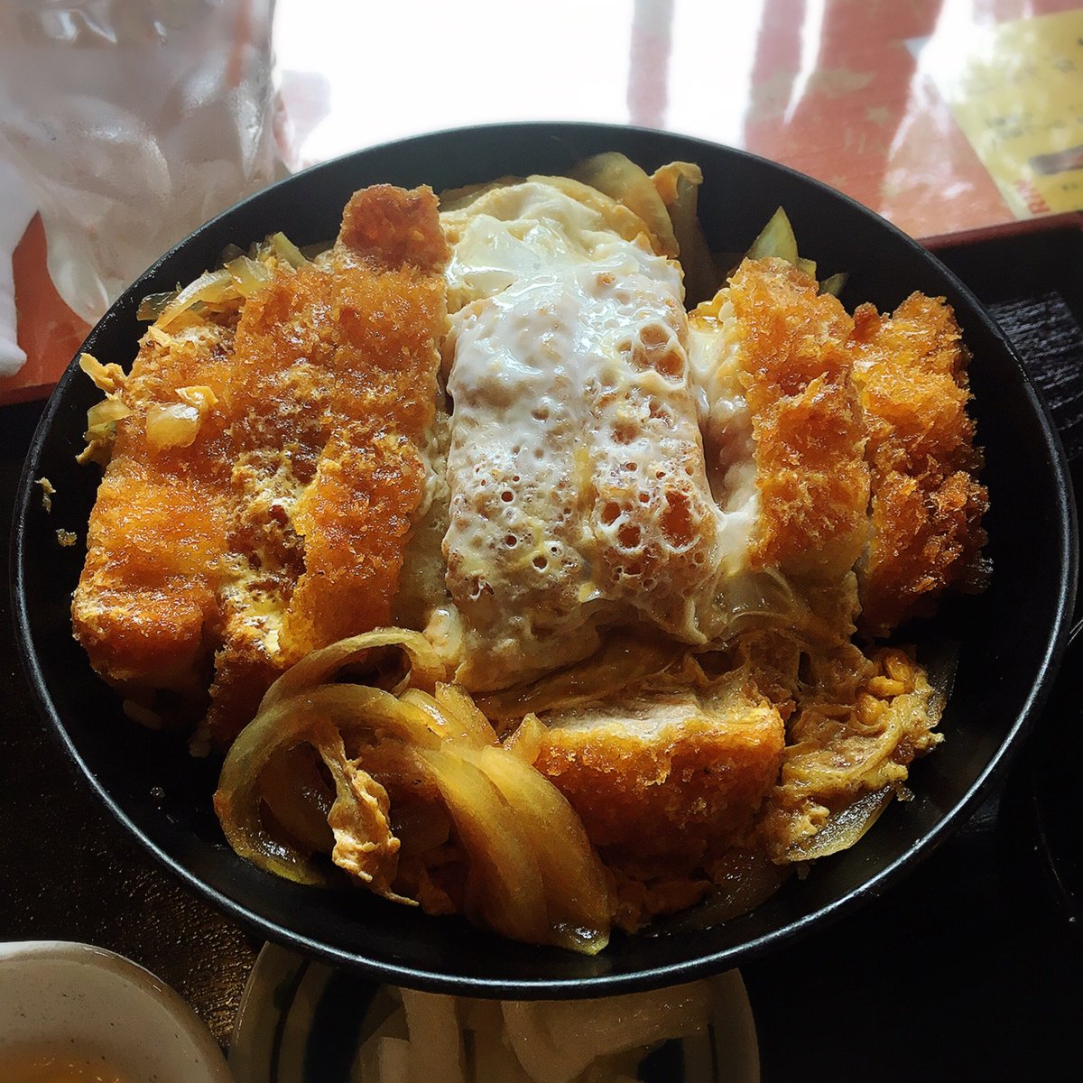 山梨市観光協会 おは煮カツ丼 今朝は山梨北中近くの みかど から 煮カツ丼 をお届けします 山梨ブランドの富士桜ポークを利用したカツは すごく柔らくてジューシー 男性でも大満足の 大ボリュームです 山梨市観光協会 おは煮カツ丼 今朝は山梨北中近くの みかど から 煮カツ丼 をお届けします 山梨ブランドの富士桜ポークを利用したカツは すごく柔らくてジューシー 男性でも大満足の 大ボリュームです