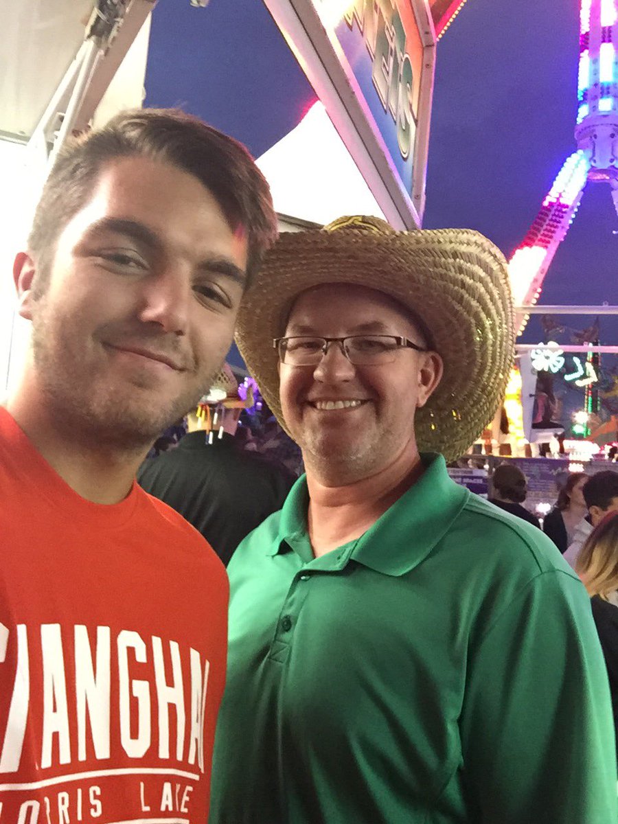 abobbitt24's tweet photo. 1) Greg
2) Anything Deep Fried
3) give back to the community
#CMSTFallFest https://t.co/eX37zNkboe