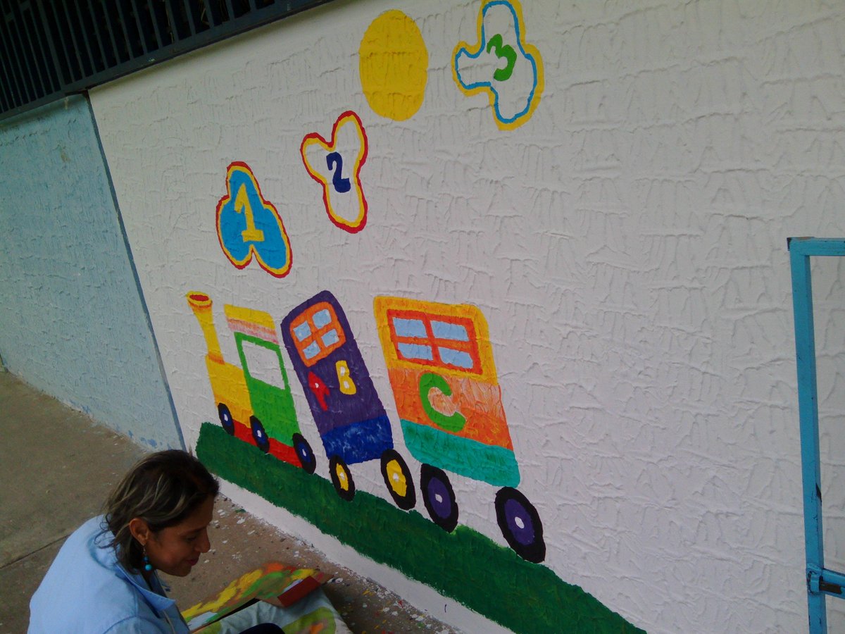 ner_359's tweet photo. #untoquedecolor para mi escuela elaboración de mural por el personal docente @joandues @SilvaEleazarL @MPPEDUCACION https://t.co/IOzheoWhiC