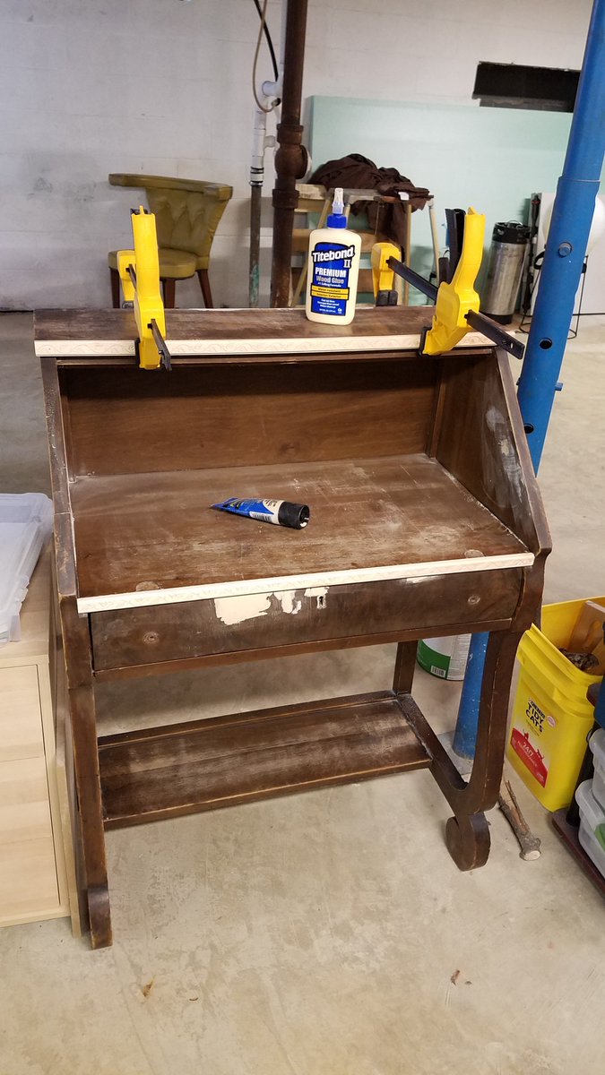 jfrooks's tweet photo. Some #titebond, trim, paint, stain & @pier1 knobs gave this little desk a whole new life. #furniture #refurb #DIY #FreeFinds https://t.co/x0AA2PBxFy
