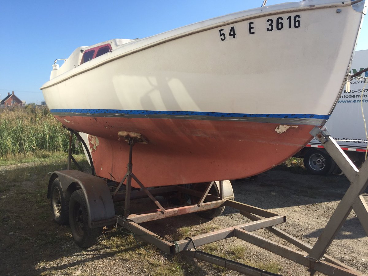 EnviceClean's tweet photo. More anti-foul paint removal pictures #boatcleaning #wetabrasive #antifoulpaintremoval https://t.co/ORuFr0h0wc