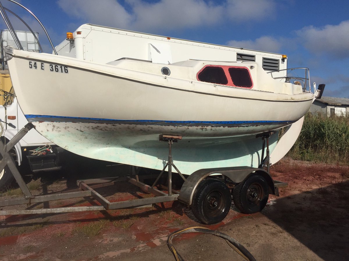 EnviceClean's tweet photo. More anti-foul paint removal pictures #boatcleaning #wetabrasive #antifoulpaintremoval https://t.co/ORuFr0h0wc