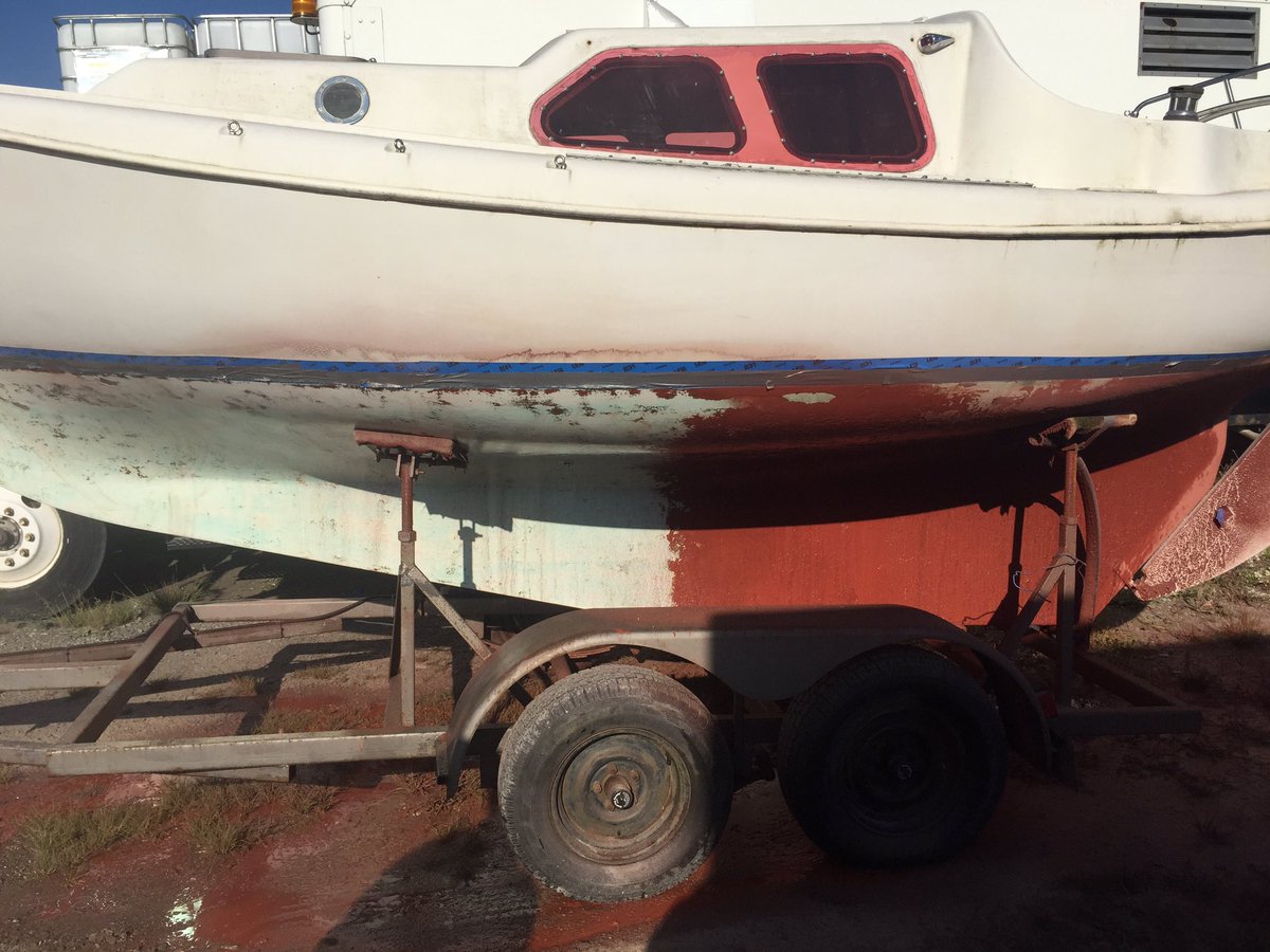 EnviceClean's tweet photo. More anti-foul paint removal pictures #boatcleaning #wetabrasive #antifoulpaintremoval https://t.co/ORuFr0h0wc