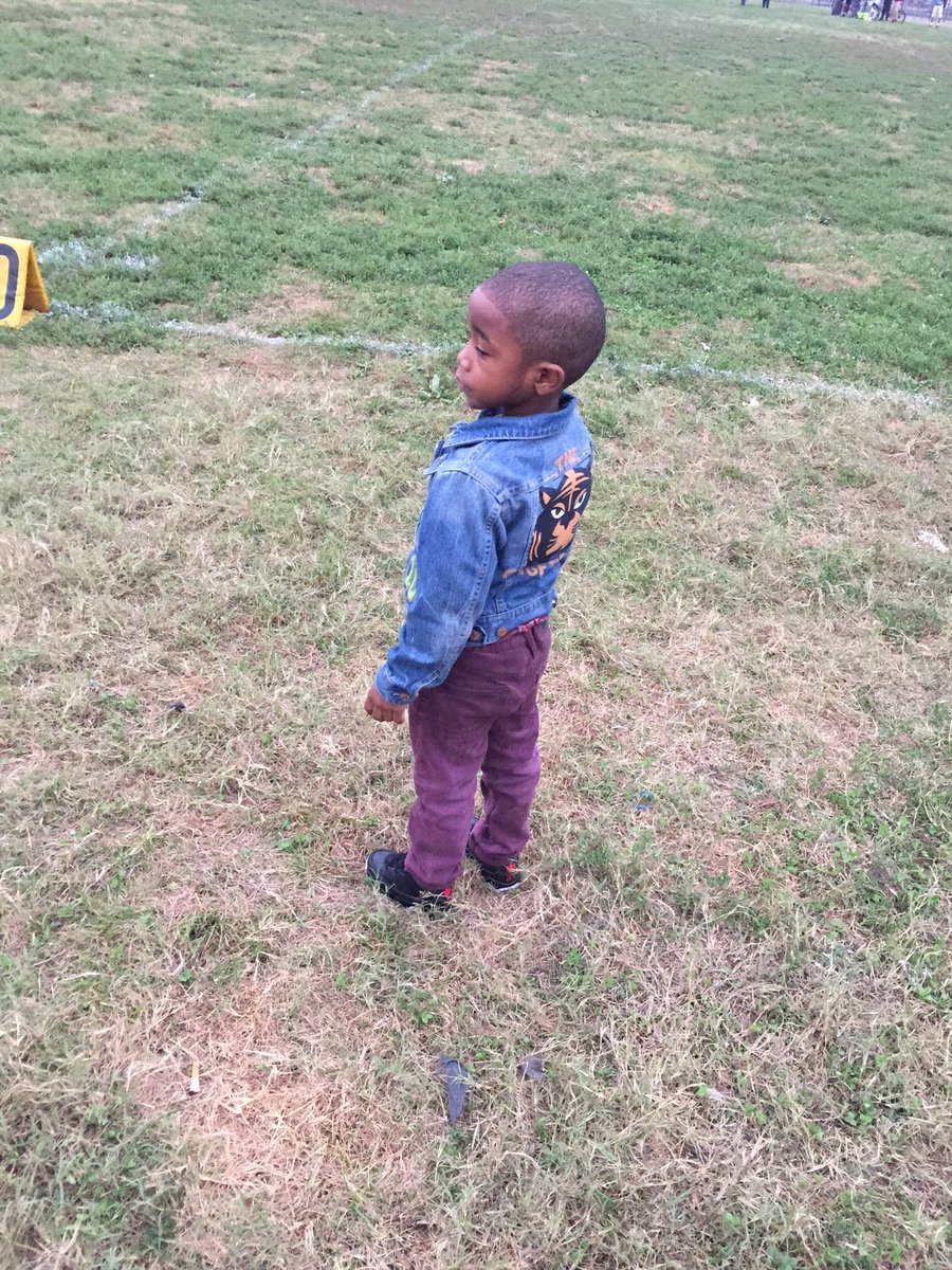 young_1500's tweet photo. Wen we was at da football game da other day #lostflies https://t.co/SX5iKsEVJQ