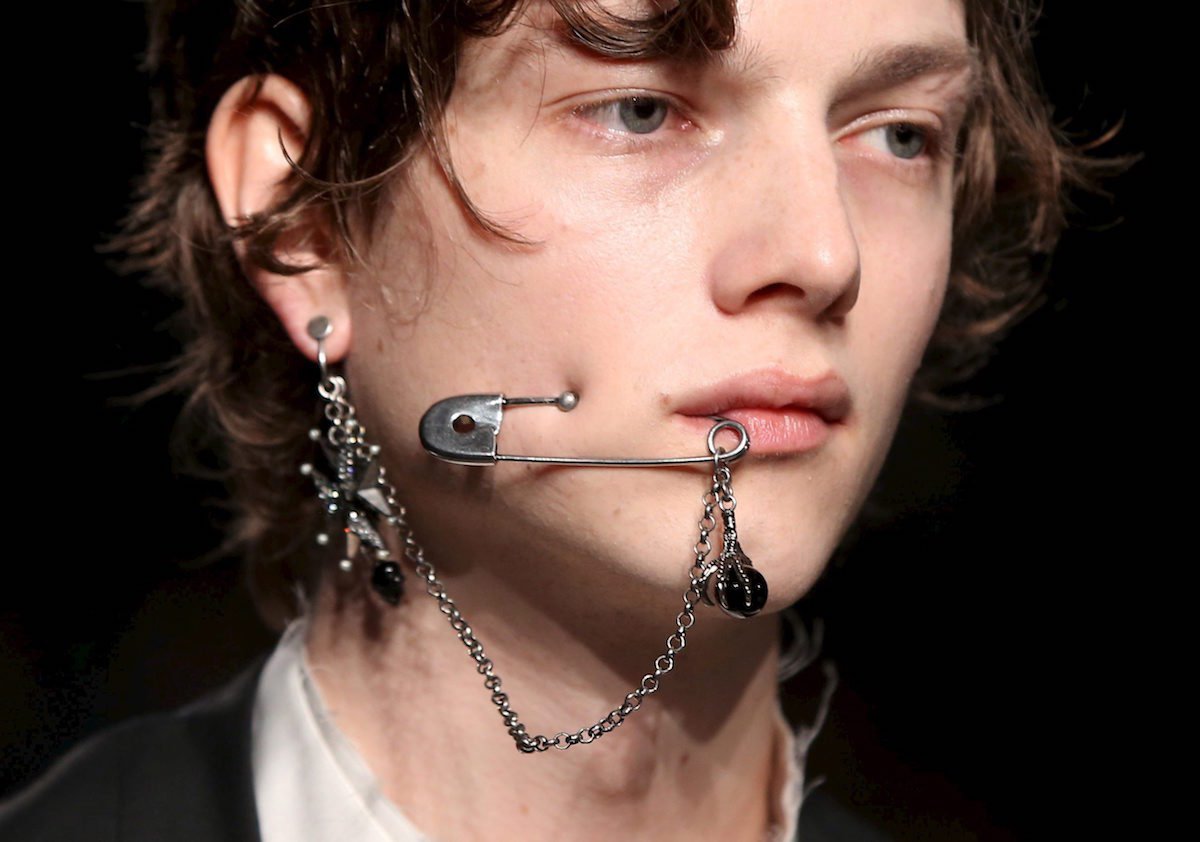 春夏新色 美品 Alexander Mcqueen 片耳スカルピアス www.lsansimon.com