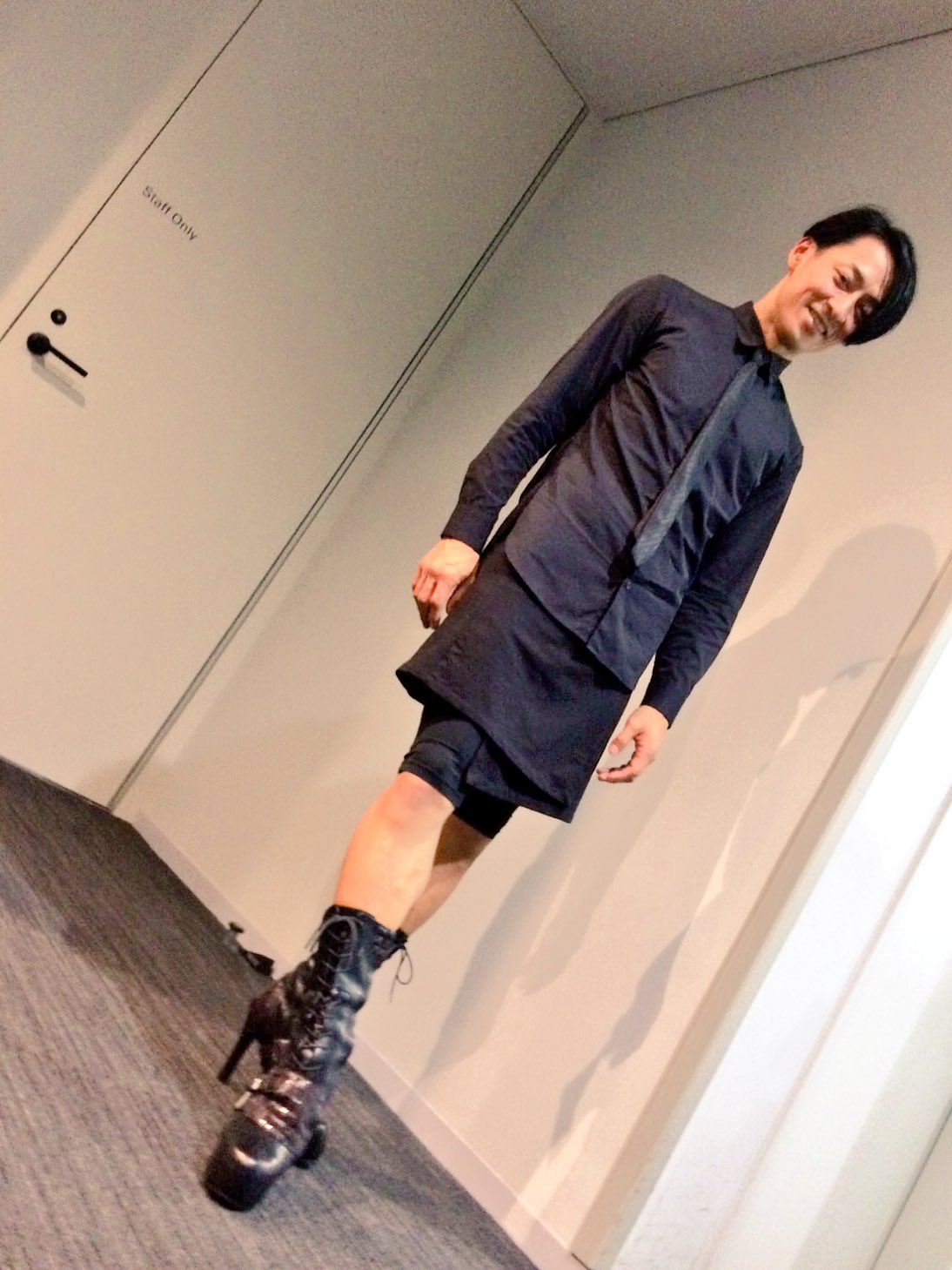 Jiro Morikawa 森川次朗 Ar Twitter 昨夜はキンキーブーツのusバージョン初日にお呼ばれで行ってきました レッドカーペットも歩けて感激です コーデのキーは流行のメンズスカート ヒールとの合わせがお気に入りです 終演後usキャストと面会出来たのだけど