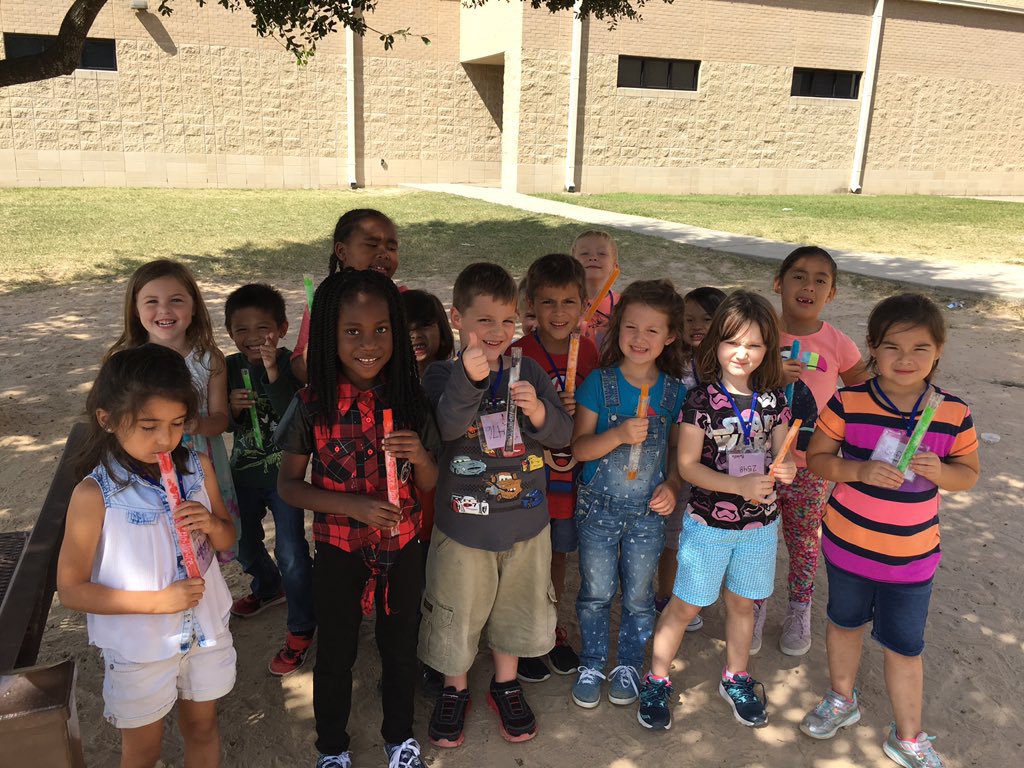 BenferKinder's tweet photo. We learn matter can change from liquid to solid and back to liquid @BenferKISD. #BetterNeverStops #BenferNeverStops #BenferAwesome https://t.co/x4efVZIdfF