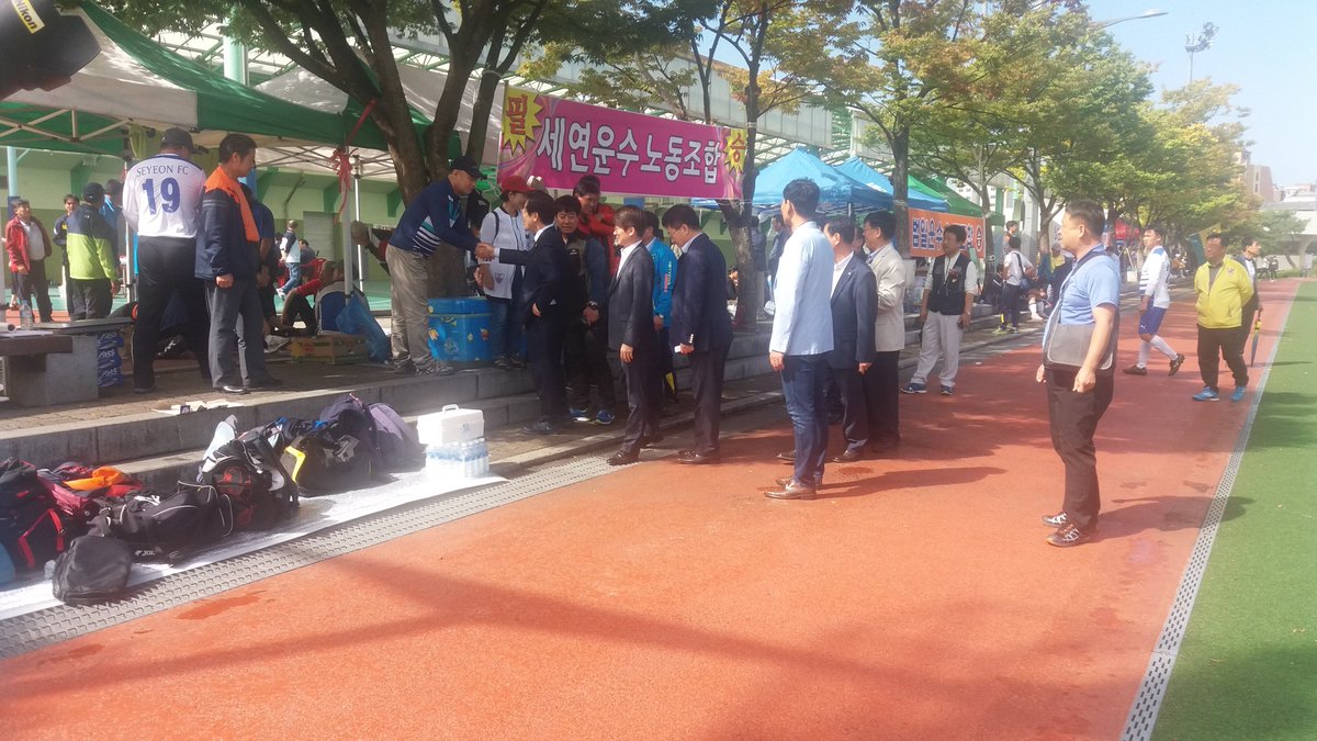 성남시 택시운수종사자들의 가을잔치가 열렸습니다~시민의 이동권을 보장하며 더욱 친절하고 안전하게 운행할 수  있도록 격려^^ 기사님들 안전운행도 부~탁해요.