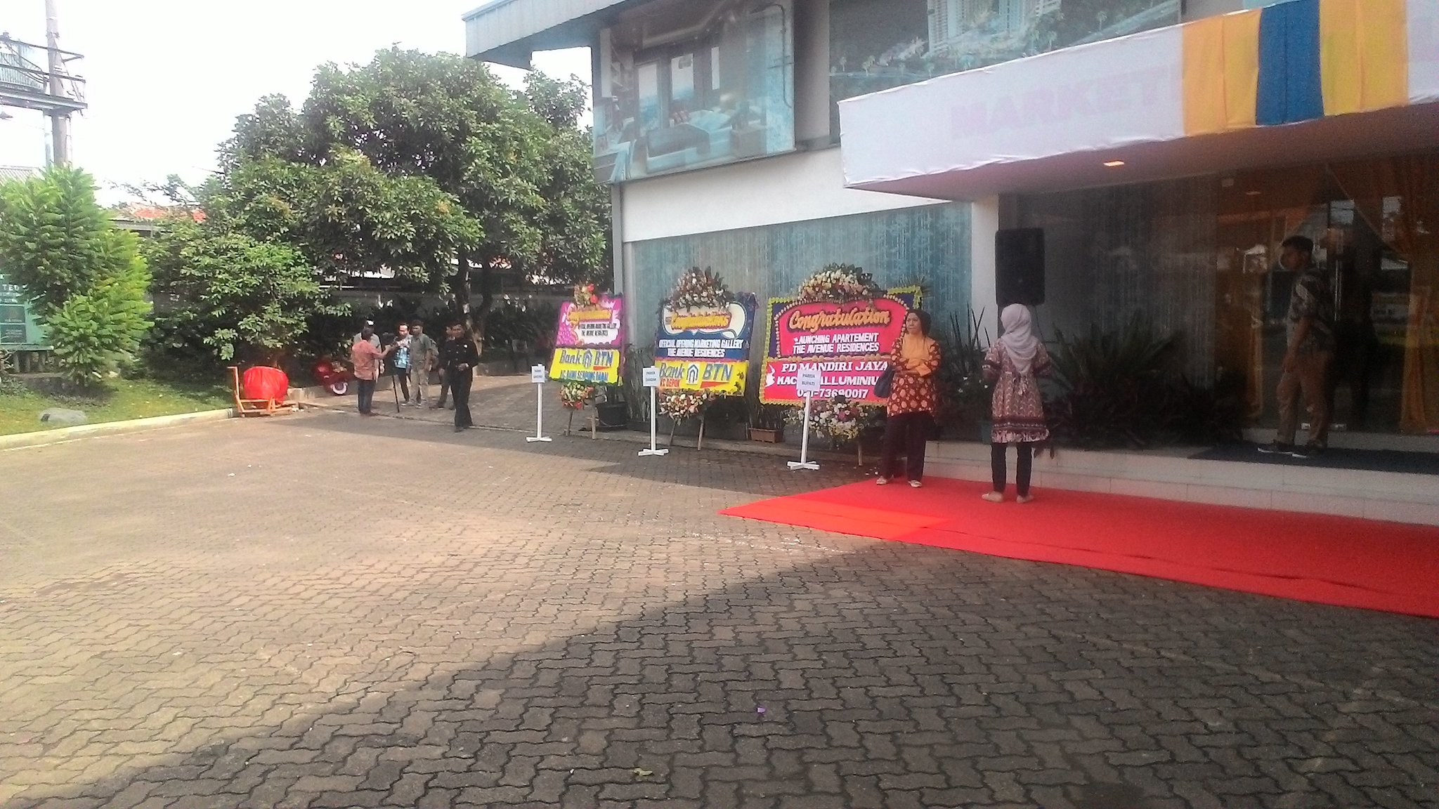 Suasana depan gedung