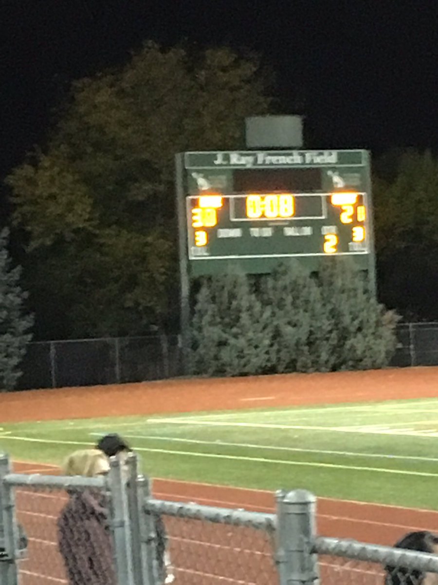 RidgeUnified's tweet photo. FOSSIL BEATS POUDRE BY A SCORE OF 38-21!!!! #SkoRidge #UnifiedWeStand https://t.co/i4RNJnIlcD