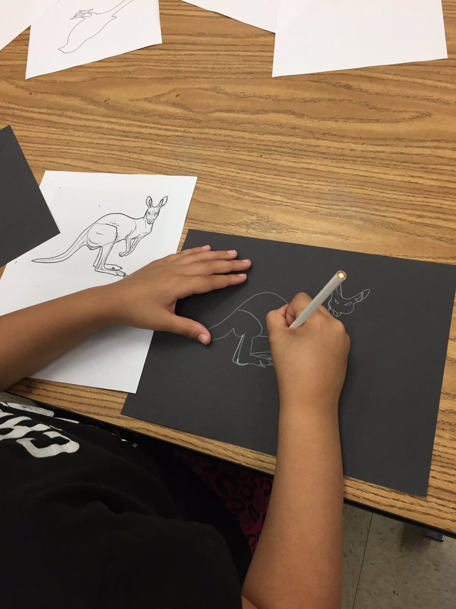 nic_sisco's tweet photo. i got to observe some really awesome #aboriginal #art being created at SES today. #mentoring #WVCSD #arted #arteducation #ilovemyjob https://t.co/hQo2jETjh0
