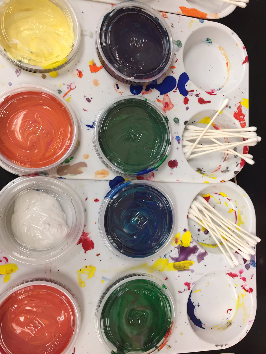 nic_sisco's tweet photo. i got to observe some really awesome #aboriginal #art being created at SES today. #mentoring #WVCSD #arted #arteducation #ilovemyjob https://t.co/hQo2jETjh0