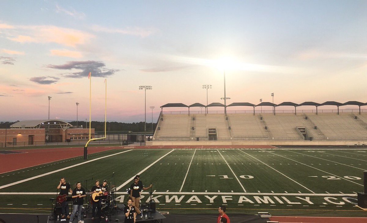 Nikki_W34's tweet photo. Blessed and thankful❤️✝️ #fieldsoffaith2016 https://t.co/xLQvcXMeMd