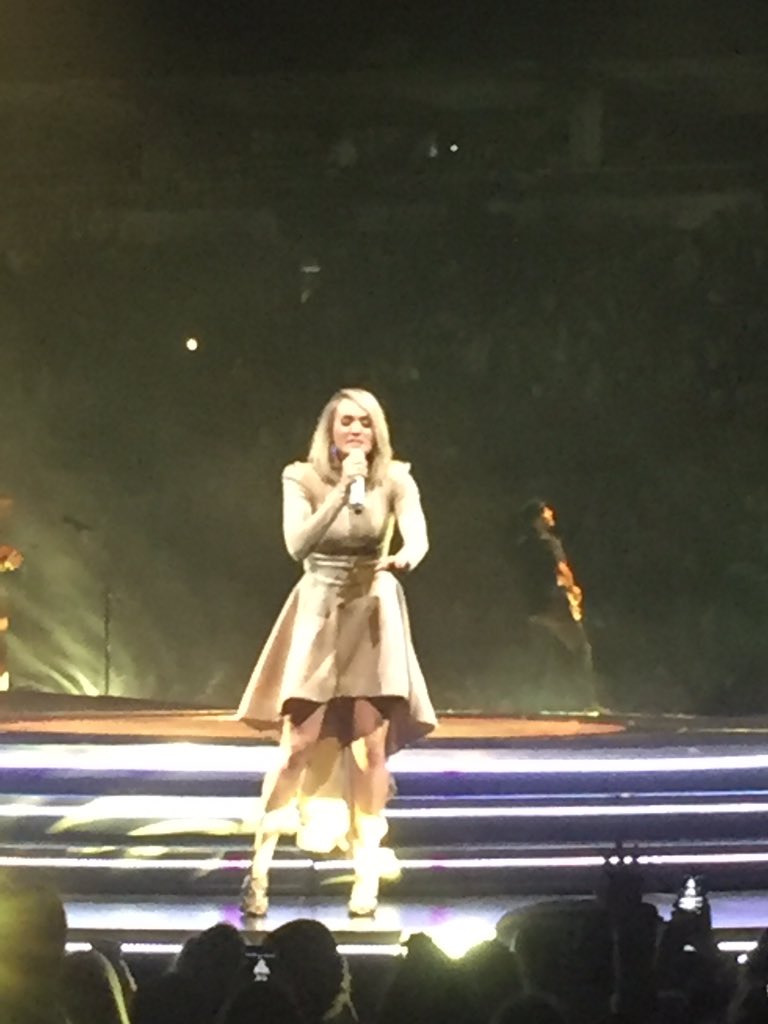 JenGizelbach's tweet image. Getting blown away by @carrieunderwood!  #TheStorytellerTour #SecondRow #Milwaukee