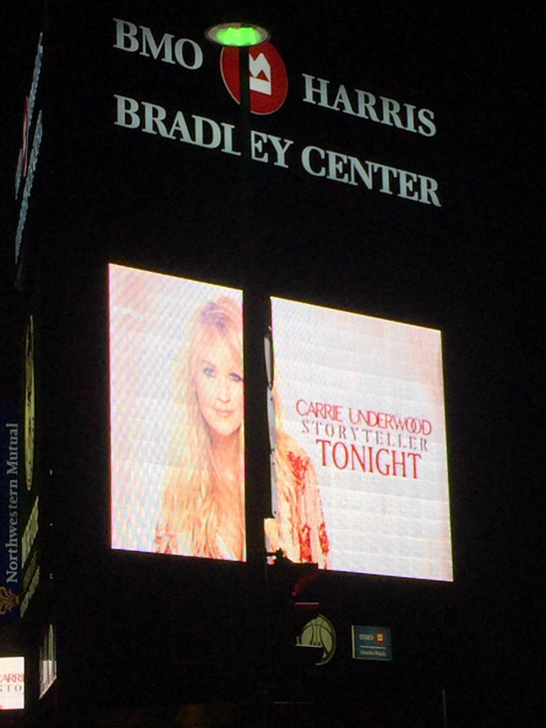 JenGizelbach's tweet image. Getting blown away by @carrieunderwood!  #TheStorytellerTour #SecondRow #Milwaukee
