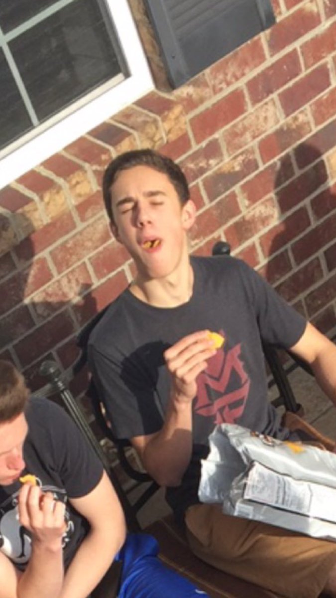 _JoeyStock_'s tweet photo. Happy birthday bro! Have a fun night tonight :)#waka @Baylor_Frantz https://t.co/NOIdKuQBd2