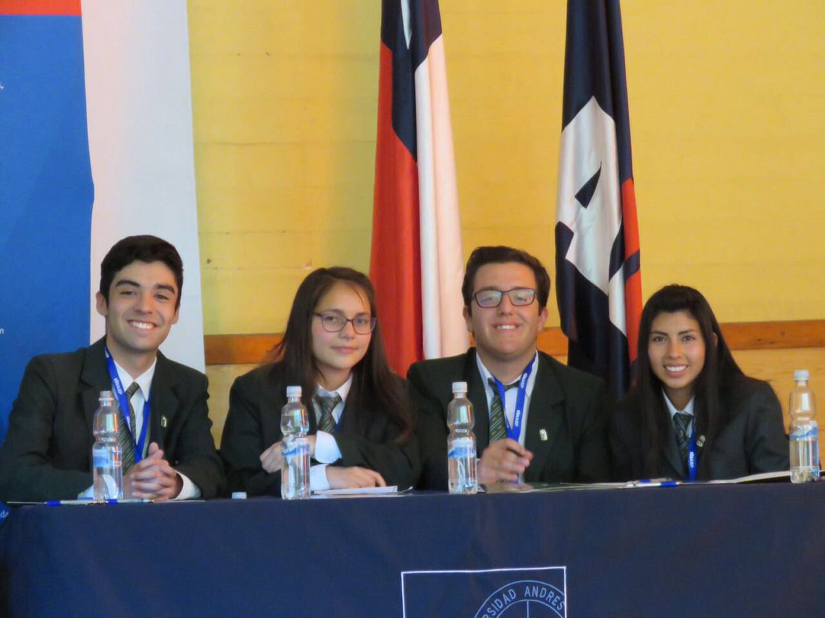 silvalezaeta's tweet photo. FELICITACIONES AL EQUIPO DE DEBATE 🎉👏🏻QUE OBTUVO EL 1º LUGAR COMUNAL JUEGOS DE DEBATE AIEP 2016....LOS MEJORES 😎‼️ https://t.co/3d8vK3ANOP