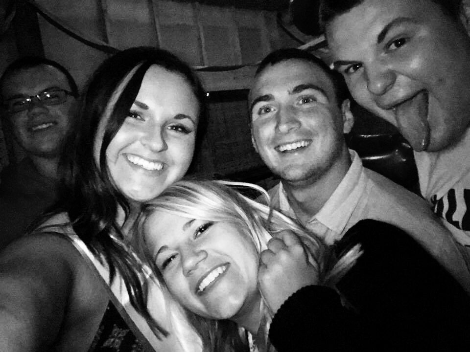 tay_kasnik's tweet photo. Some of life's finer things. #Irreplaceablefriends https://t.co/GLcwwl6MJJ