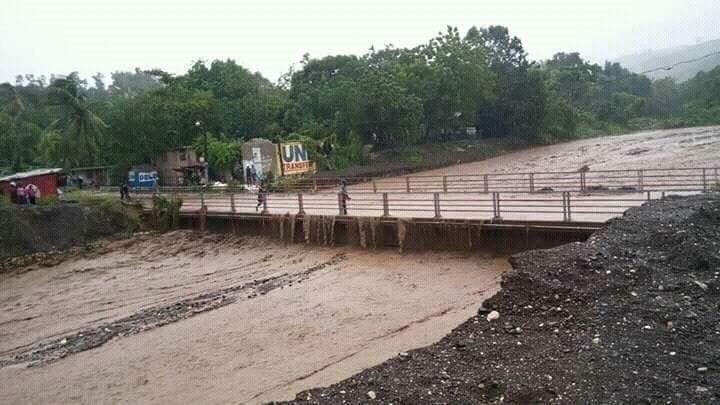DauntlessLife_'s tweet photo. We worry about not having iPhone 7s... meanwhile in Haiti... but we say the things of God come first. https://t.co/5W8kjXC6yA