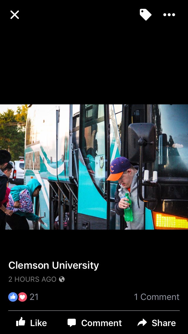 cculifeprogram's tweet photo. @lclane120690 getting off the bus in Clemson for the #HurricaneMatthew evacuation. https://t.co/FnILtcJjZa